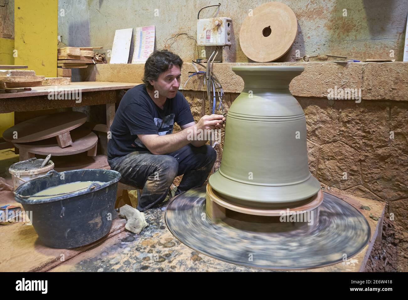 France, Gard, Anduze, Pottery Les Cordeliers, Making an Anduze vase, Didier Travier Stock Photo