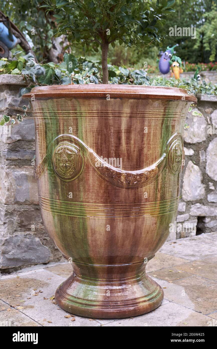 France, Gard, Anduze, Anduze vase, Les Enfants de Boisset pottery