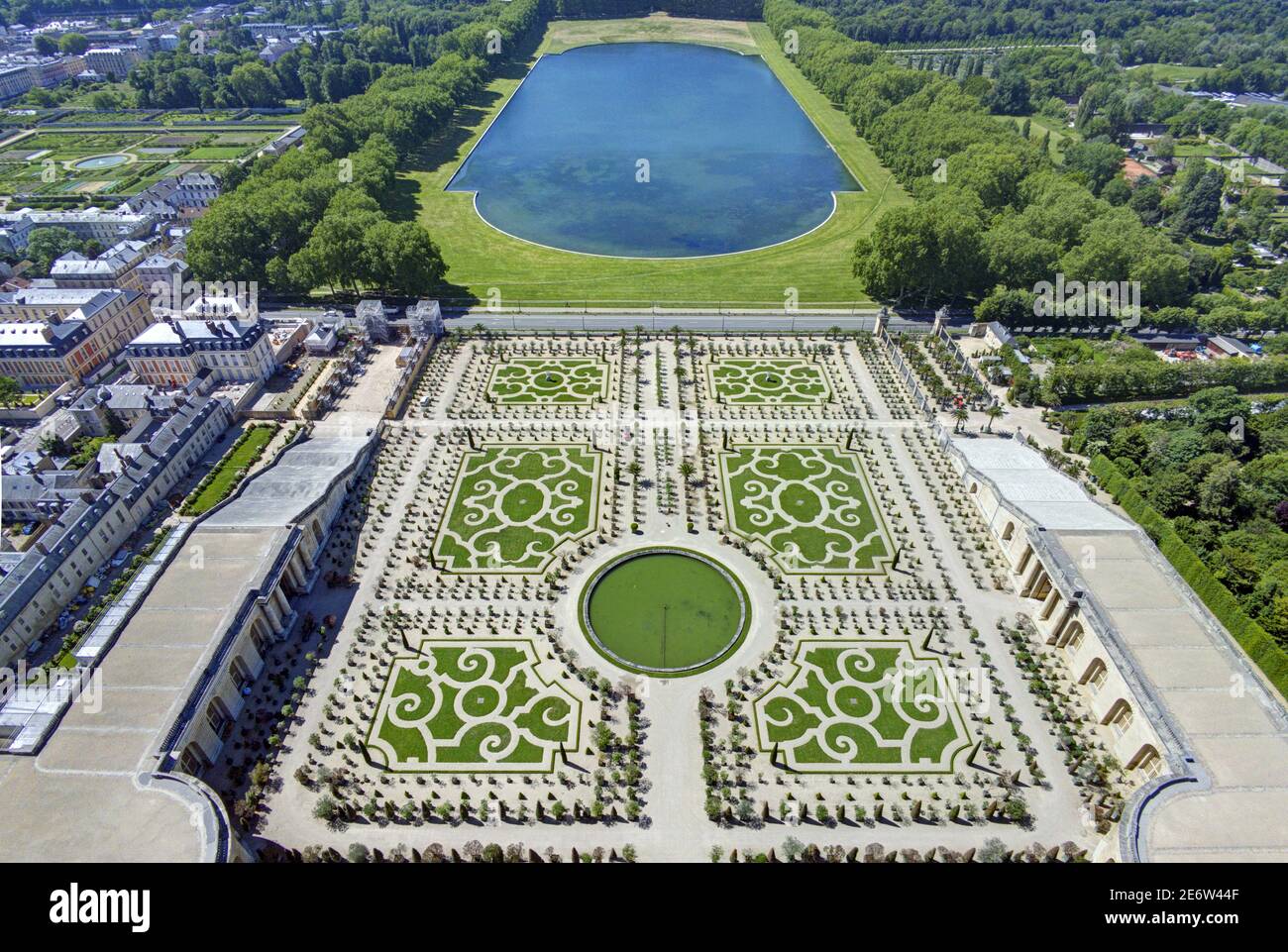 France, Yvelines, Versailles, Versailles palace listed as World Heritage by  UNESCO, the orangery parterre and the Swiss Guard lake Stock Photo - Alamy