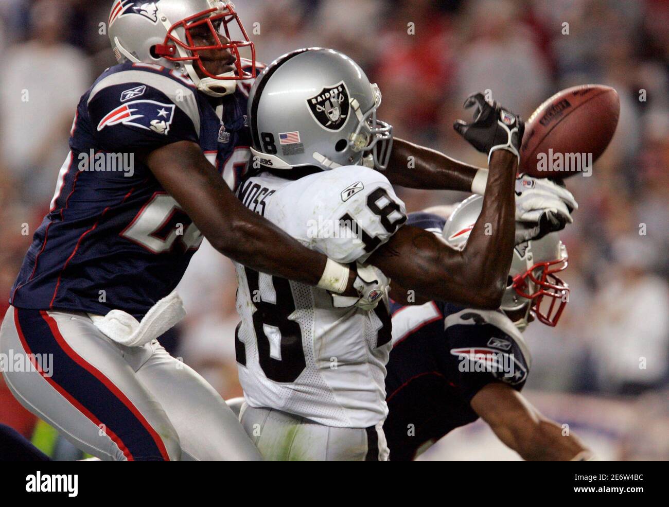 Oakland raiders wide receiver randy moss hi-res stock photography and  images - Alamy