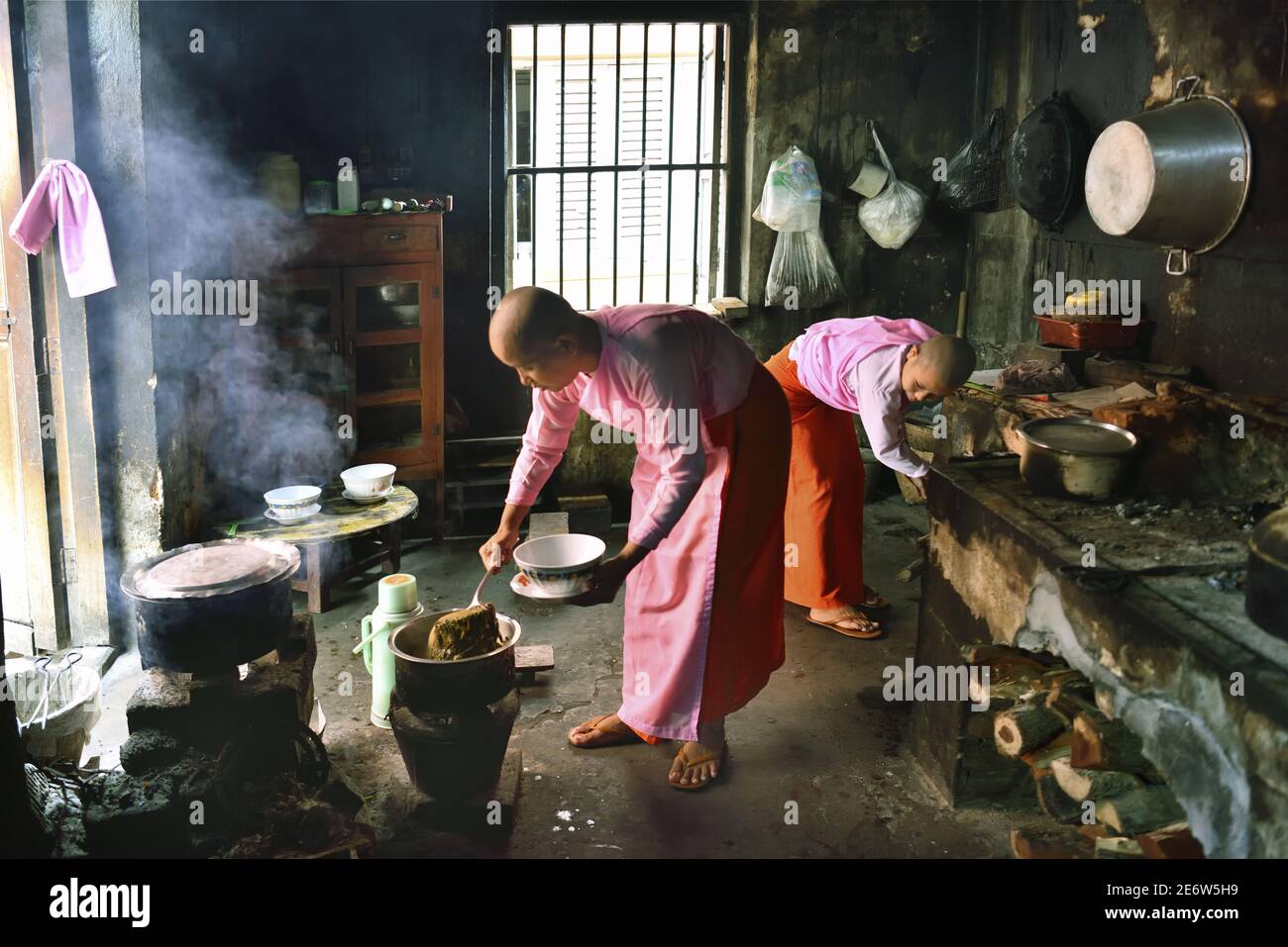 Myanmar (Burma), Sagaing, Thilashins (nuns) cooking lunch Stock Photo