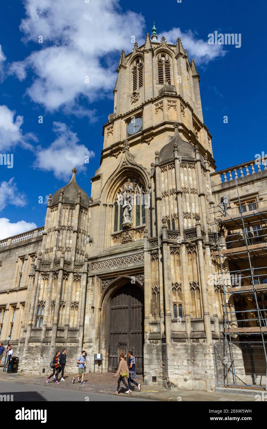 The Gothic-styled Tom Tower, a Christopher Wren-designed tower, Christ Church College, University of Oxford, Oxford, Oxfordshire, UK. Stock Photo