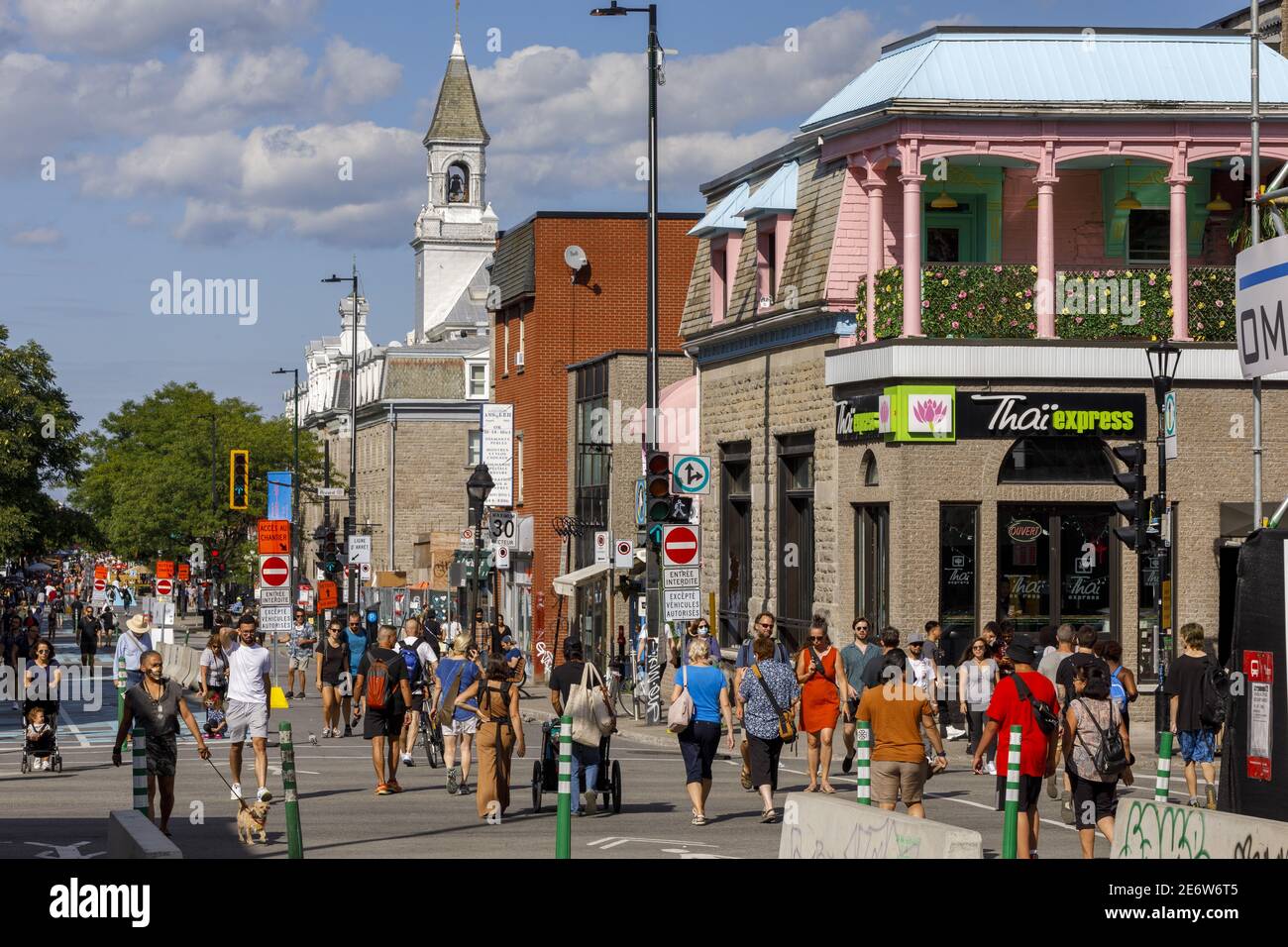 Canada, province of Quebec, Montreal, Plateau-Mont-Royal, avenue du Mont-Royal pedestrian in summer, at the intersection with rue Saint-Denis Stock Photo