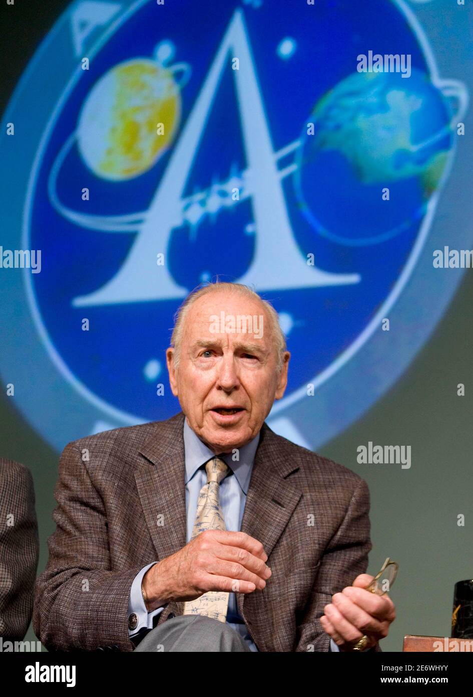 Former astronaut James Lovell (Apollo 8 and 13 missions) speaks at the 40th anniversary of the Apollo 11 mission and the walk on the moon at the NASA headquarters in Washington July 20, 2009.            REUTERS/Larry Downing (UNITED STATES SCI TECH) Stock Photo