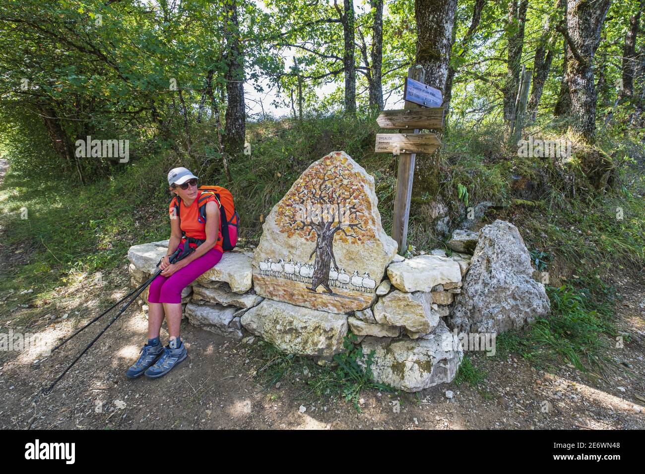 France, Lot, surroundings of Cajarc, hiker's rest on the Via Podiensis, one of the pilgrim routes to Santiago de Compostela or GR 65 (UNESCO World Heritage site) Stock Photo