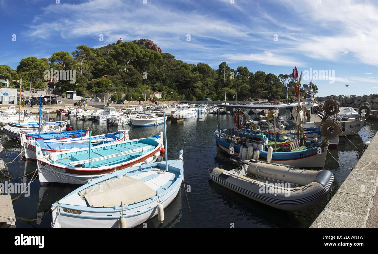 France, Var, Saint Raphael, panoramic view of the Poussai port and Dramont  rock Stock Photo - Alamy