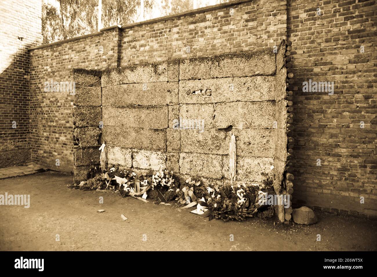 The courtyard between blocks 10 and 11, known as the 'death wall', served as an execution area in Auschwitz Stock Photo