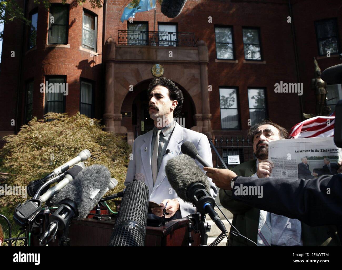 Actor Sacha Baron Cohen in the role of ficticious Kazakh journalist Borat Sagdiyev speaks in front of the Kazakh Embassy in Washington, September 28, 2006. Cohen was attempting to deliver an invitation to President George W. Bush for the opening of his movie entitled 'Borat: Cultural Leanings of America for Make Benefit Glorious Nation of Kazakhstan'.  Picture taken September 28, 2006. REUTERS/Joshua Roberts   (UNITED STATES) Stock Photo