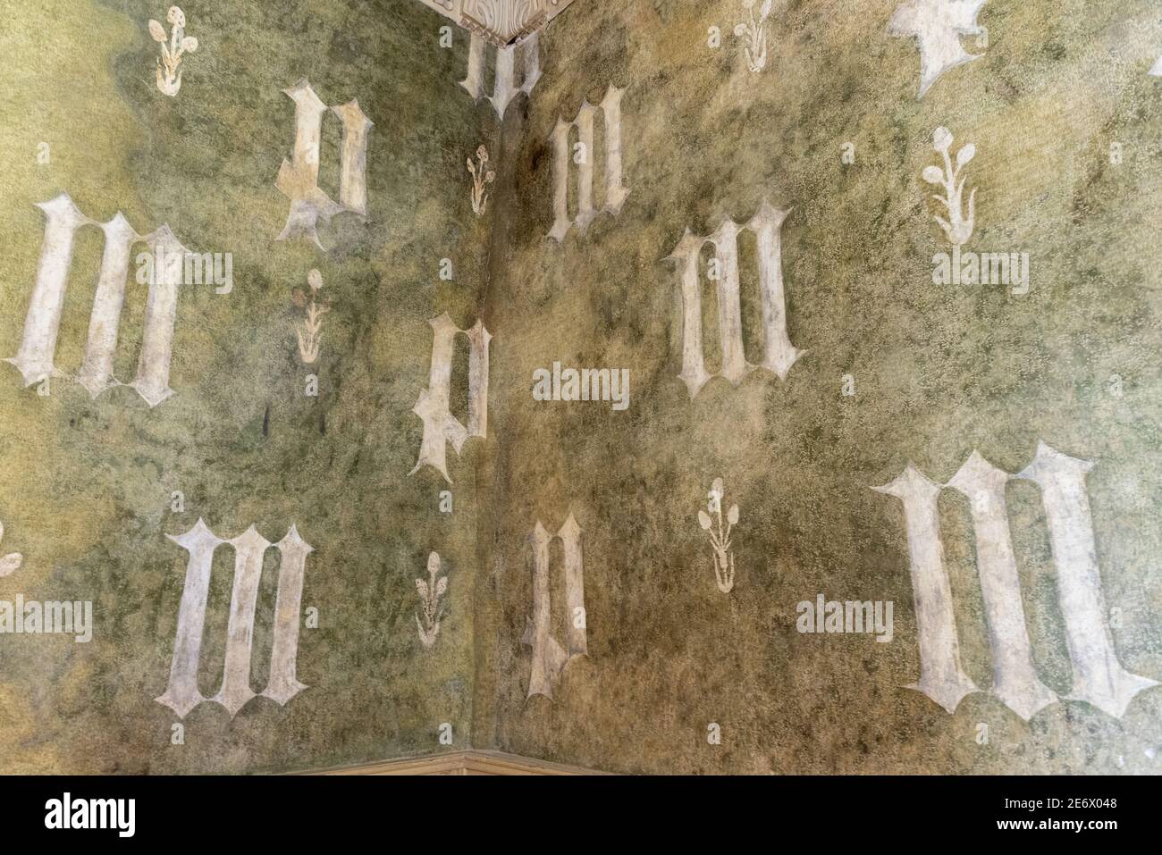 France, Saone et Loire, Germolles, Mellecey, Germolles Castle, 14th century wall paintings by Jean de Beaumetz in the apartments of Marguerite de Flandre, initials of Philippe le Hardi Duke of Burgundy and Marguerite de Flanders his wife Stock Photo