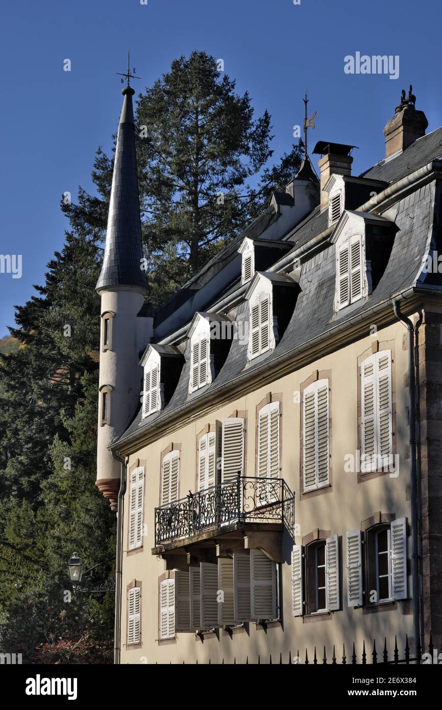 France, Bas Rhin, Klingenthal, former Royal Manufacture of White Weapons  dated 18th century, house of the entrepreneur Schloss, built in 1732 by  Henri d'Anthes Stock Photo - Alamy