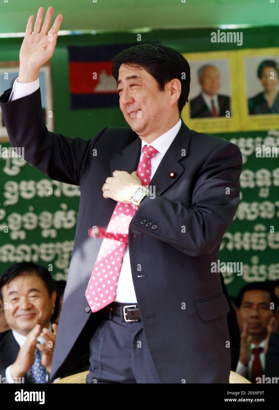 Former Japanese prime minister Shinzo Abe waves upon his arrival at Kampong Tralach district, 70km (40 miles) south of Phnom Penh, to attend the opening of a school funded by the voluntary association of Japanese parliamentarians and the Japan Team of Young Human Power (JHP) March 21, 2008.  REUTERS/Chor Sokunthea (CAMBODIA) Stock Photo