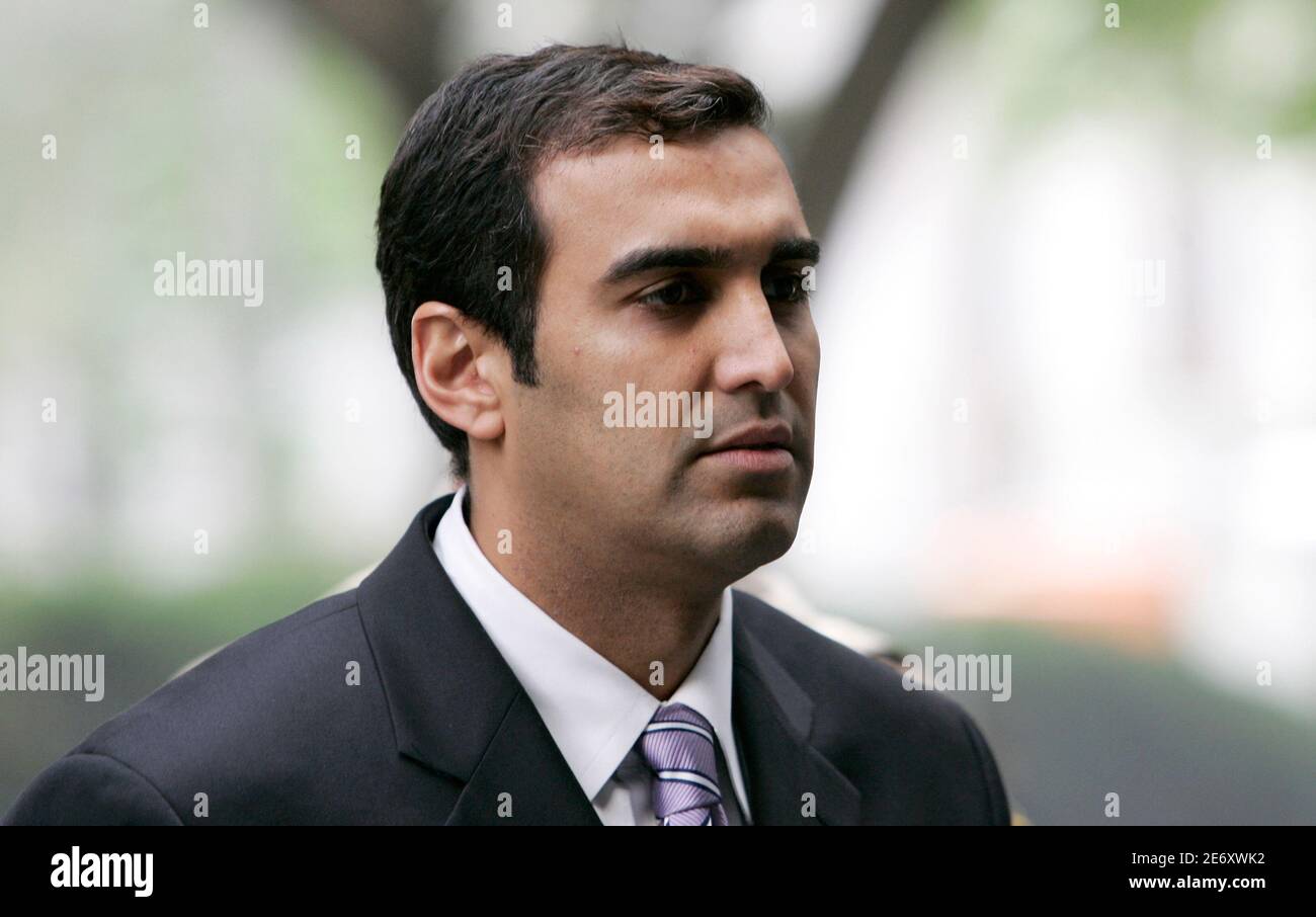 Defendant Sandeep Kapoor, a doctor of late entertainment celebrity Anna Nicole Smith, arrives at the Los Angeles County Criminal Courts building for his arraignment in Los Angeles, California, May 13, 2009. The longtime companion of Anna Nicole Smith and two psychiatrists were charged on Thursday with conspiring to furnish drugs to the former Playboy playmate in the years before her 2007 death from a prescription medication overdose.  REUTERS/Danny Moloshok (UNITED STATES CRIME LAW ENTERTAINMENT HEADSHOT) Stock Photo