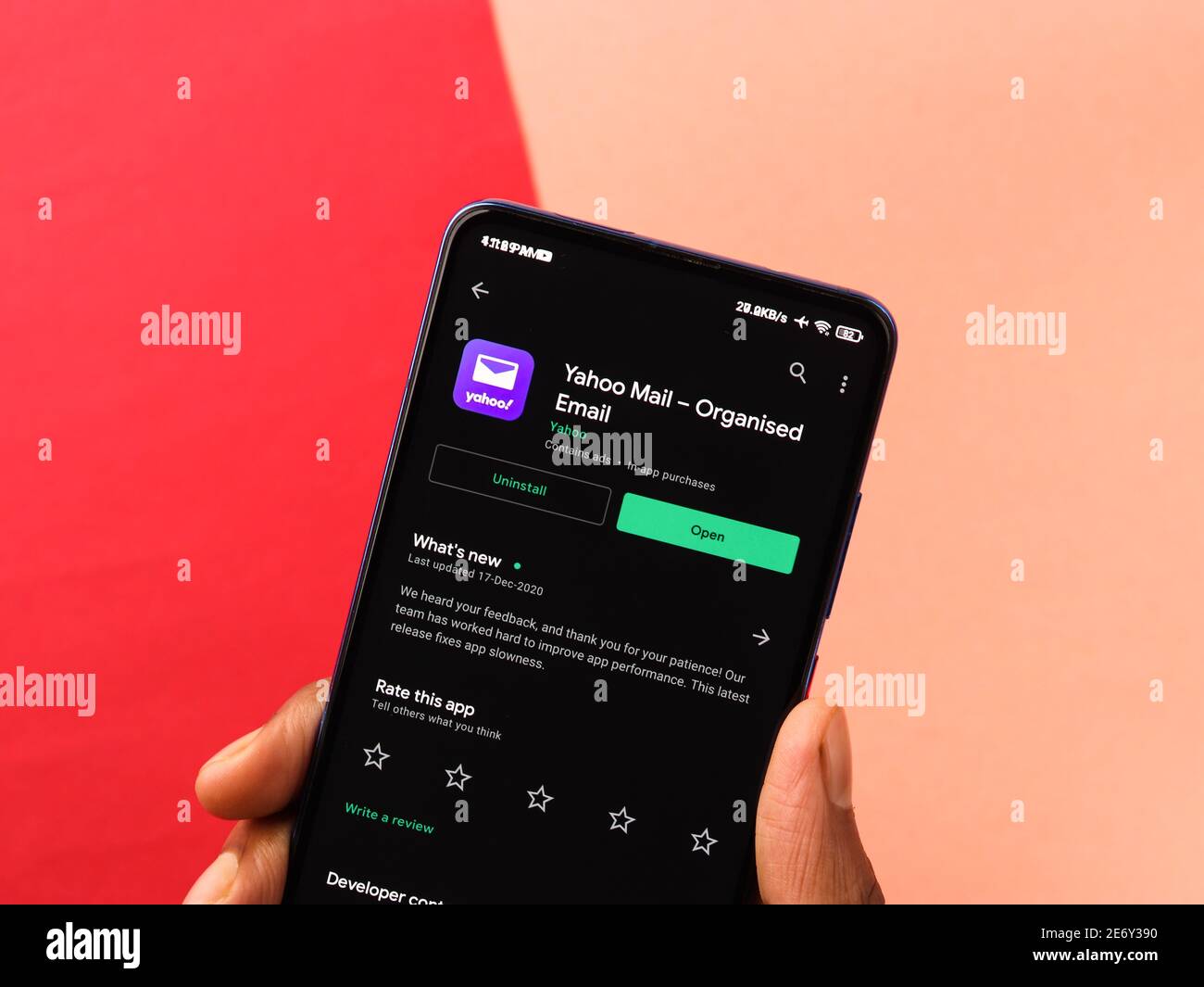 Yahoo mail app icon on hi-res stock photography and images - Alamy