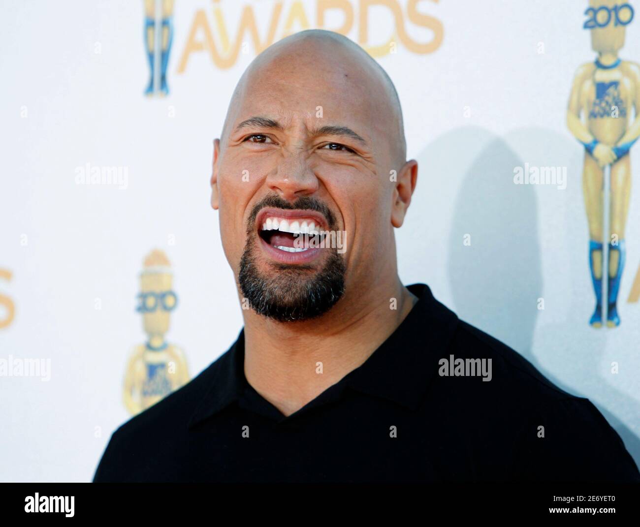 Dwayne johnson arrives for the 2010 mtv movie awards hi-res stock