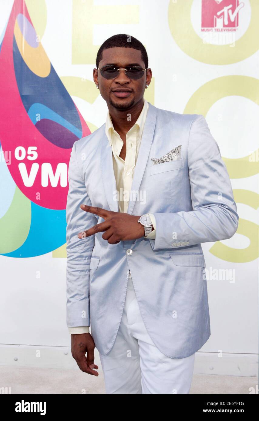Usher Poses For Photographers During Arrivals For The Mtv Video Music Awards In Miami August 28 05 Usher Was Nominated For Best R B Video For My Boo Performed With Alicia Keys Reuters Mario