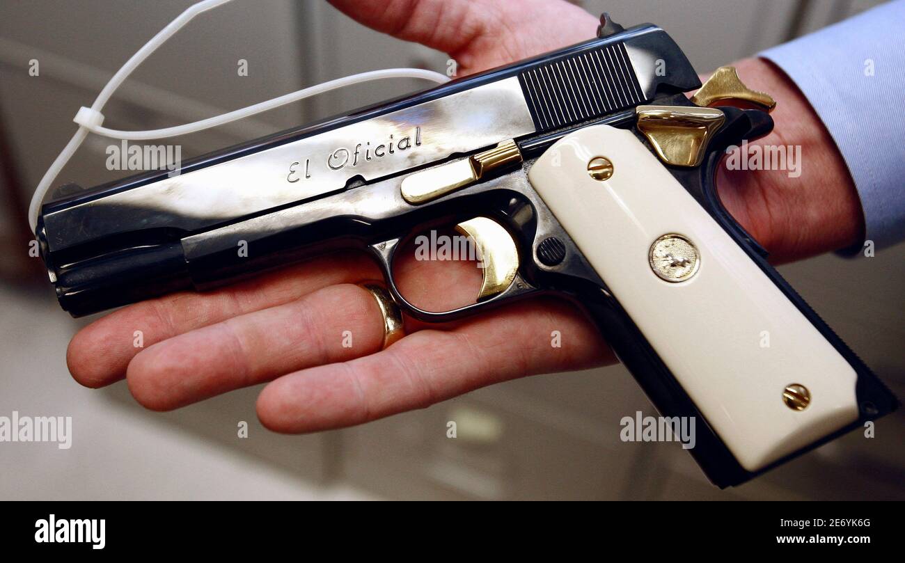 38 Automatic Pistol High Resolution Stock Photography And Images Alamy