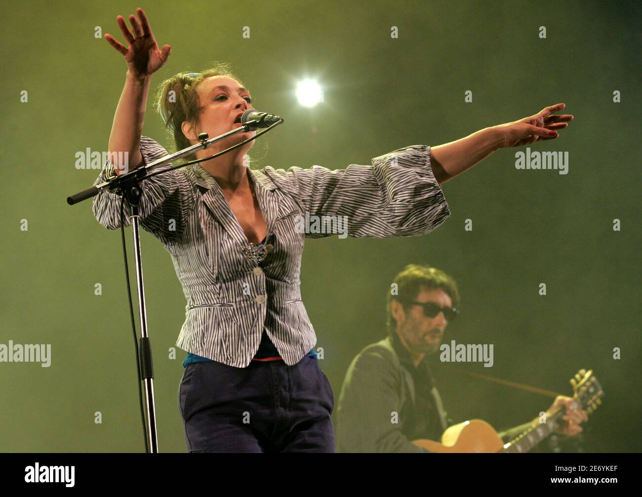 France's Catherine Ringer (L) and Fred Chichin, of the band Les Rita  Mitsouko, perform on stage during their concert at the Rock-en-Seine  Festival in Saint-Cloud, near Paris, August 25, 2007. REUTERS/Benoit  Tessier (