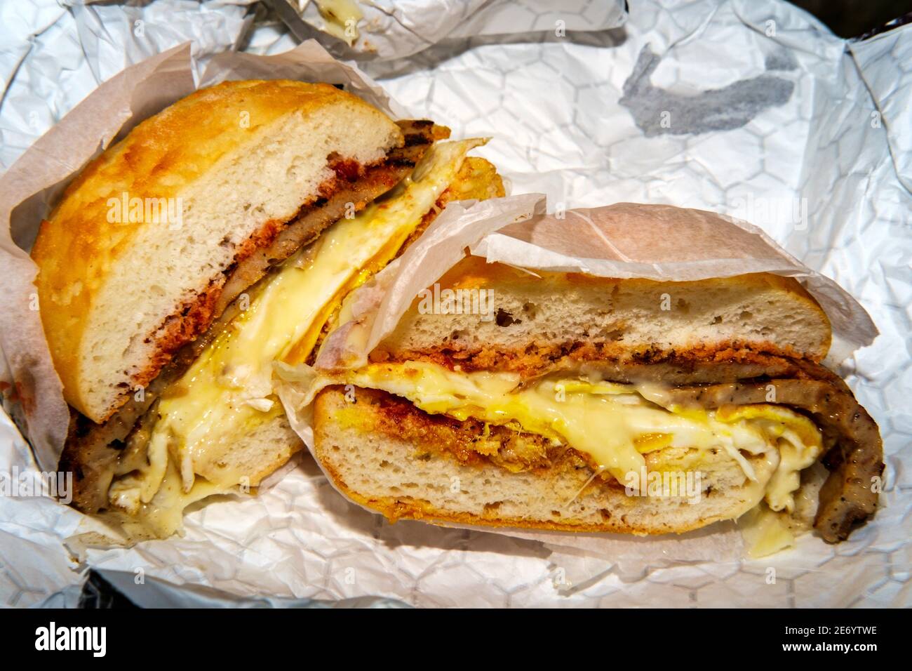 https://c8.alamy.com/comp/2E6YTWE/new-jersey-sausage-egg-and-cheese-breakfast-sandwich-with-salt-pepper-ketchup-on-ciabatta-bun-2E6YTWE.jpg