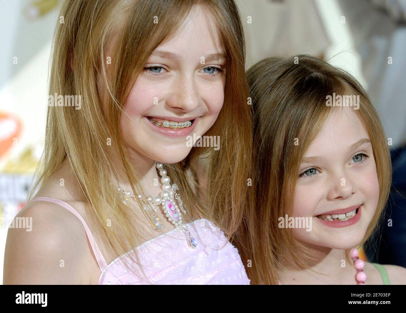 Elle fanning and sister dakota fanning High Resolution Stock