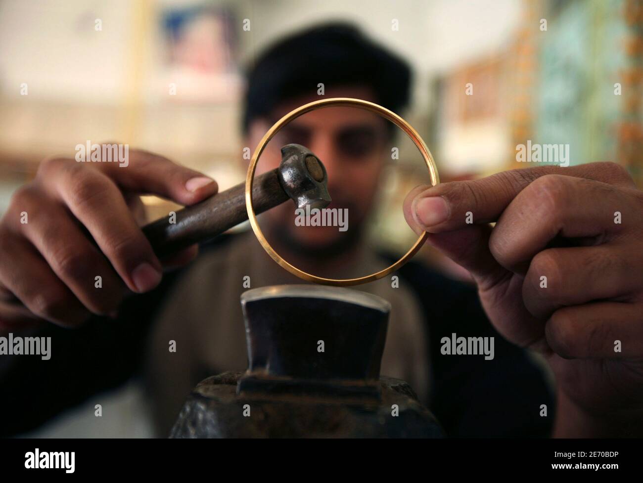 Indian Goldsmith High Resolution Stock Photography and Images Alamy