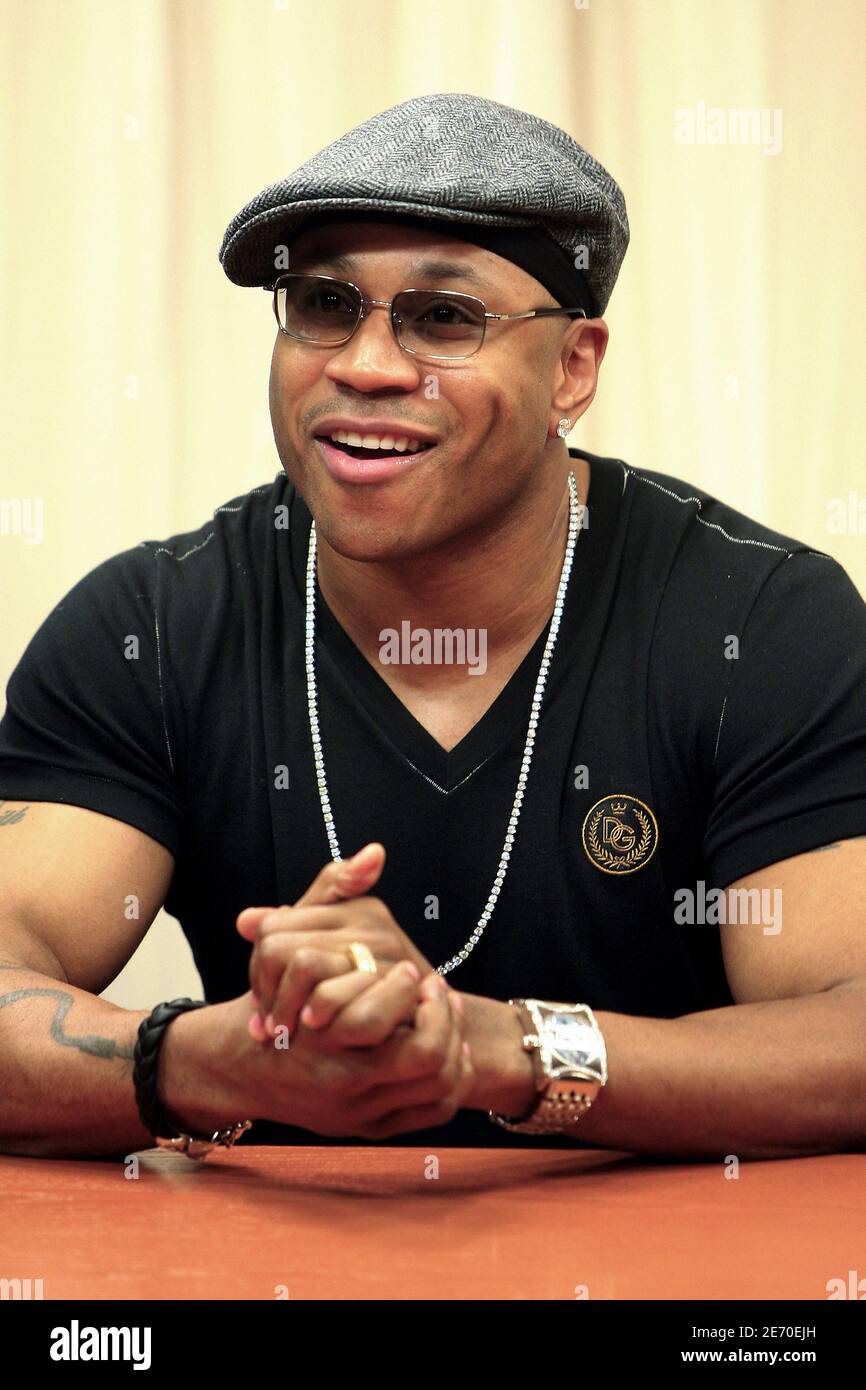 Rapper LL Cool J signs copies of his new fitness book 'LL Cool J's Platinum Workout' in New York City, NY, USA, on January 3, 2007. Photo by Gerald Holubowicz/ABACAPRESS.COM Stock Photo