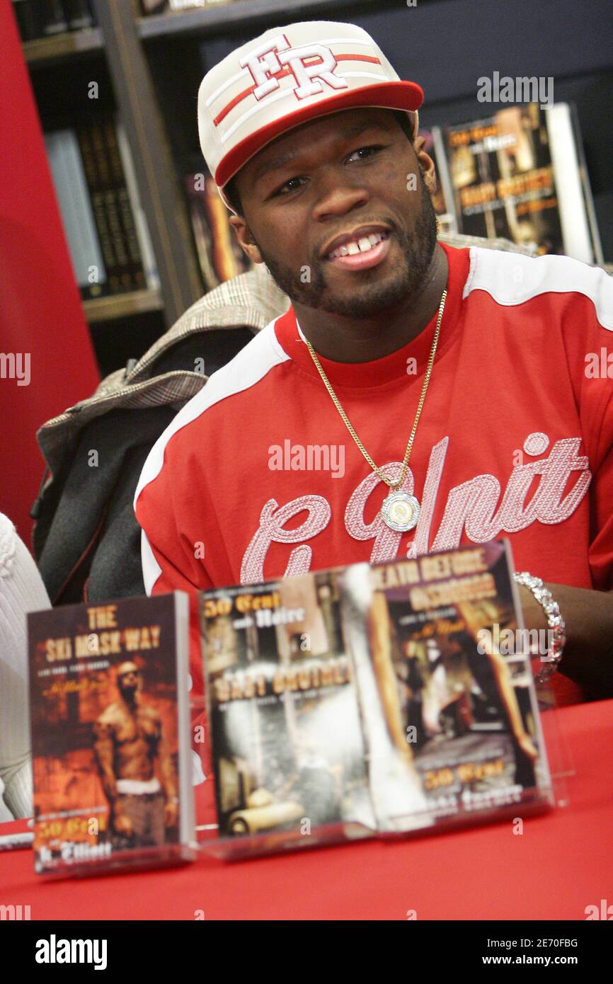 50 Cent signs his New Book at the Time Warner Center's Borders Books ...