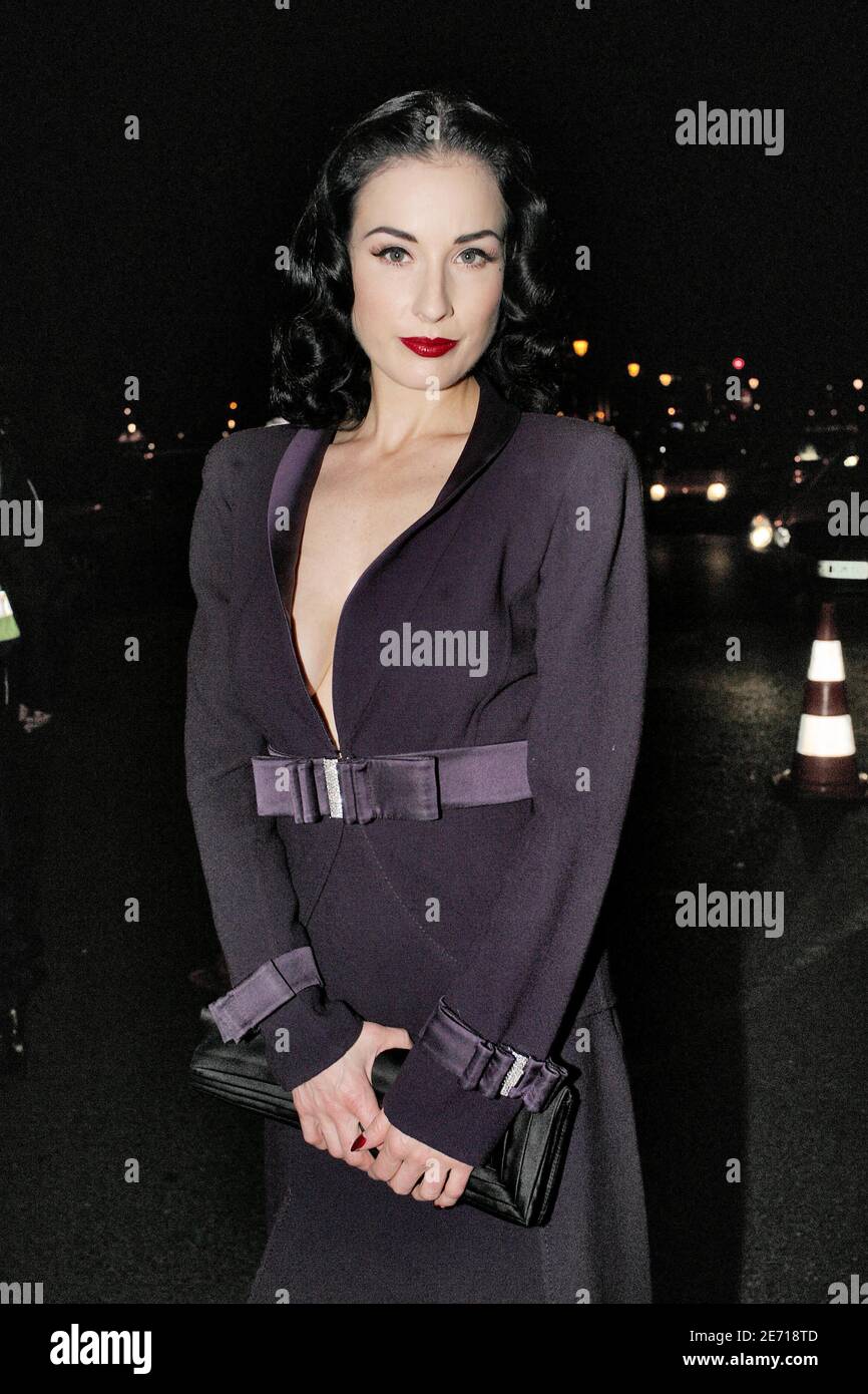 Dita Von Teese attends the presentation of Louis Vuitton Spring-Summer 2007  Ready-to-Wear collection held at the 'Petit Palais' in Paris, France, on  October 8, 2006. Photo by Khayat-Nebinger-Orban-Taamallah/ABACAPRESS.COM  Stock Photo - Alamy