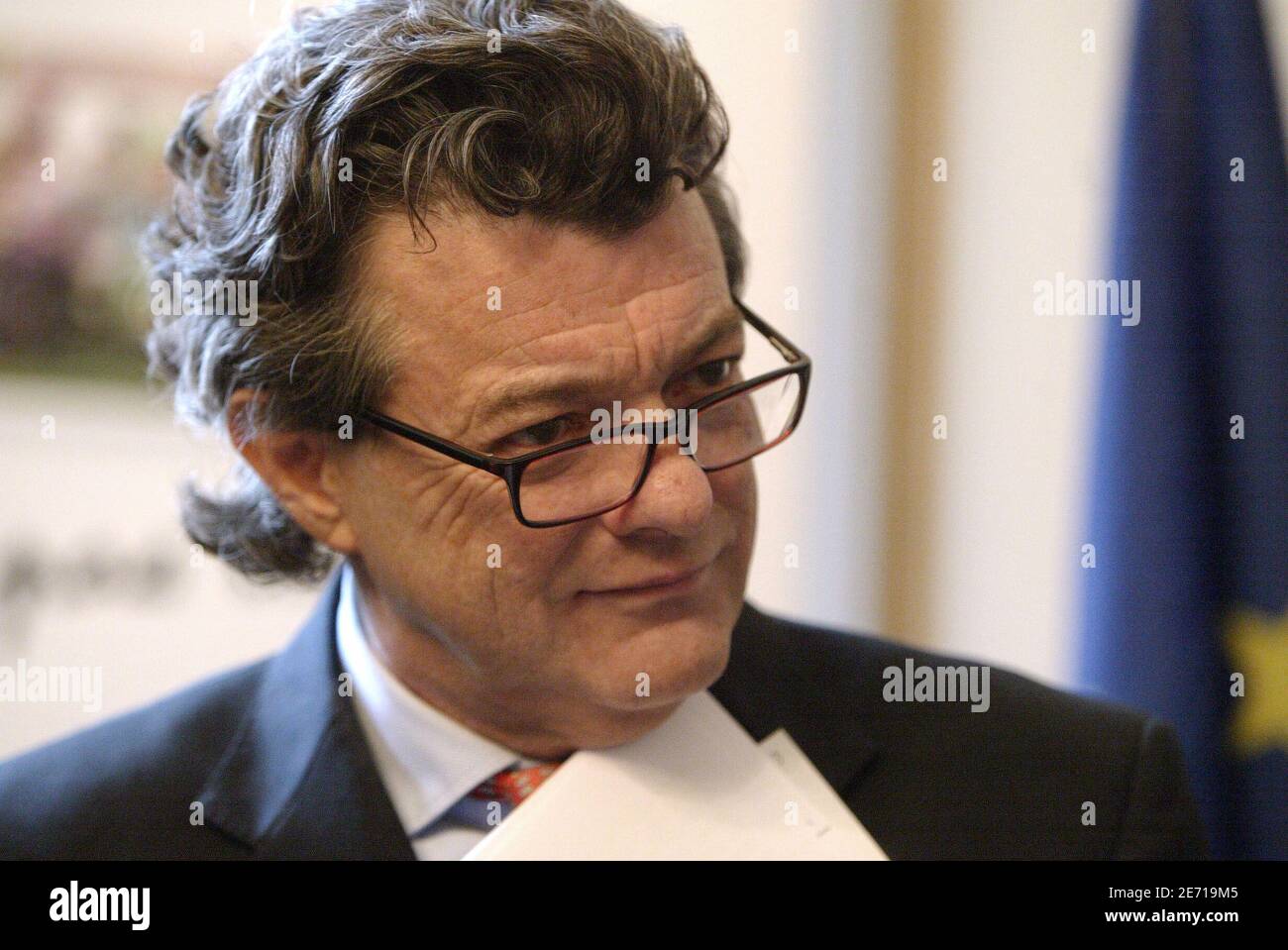 Minister for Employment, Jean-Louis Borloo, gives his New Year adress to press at Employement Ministry in Paris, France, on January 23, 2007. Photo by Bernard Bisson/ABACAPRESS.COM Stock Photo