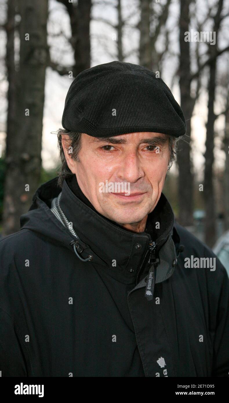 EXCLUSIVE. Actor Sami Frey arrives at the Pavillon Gabriel to attend the taping of Michel Drucker's talk show 'Vivement Dimanche' in Paris, France on January 24, 2007. Photo by Denis Guignebourg/ABACAPRESS.COM Stock Photo