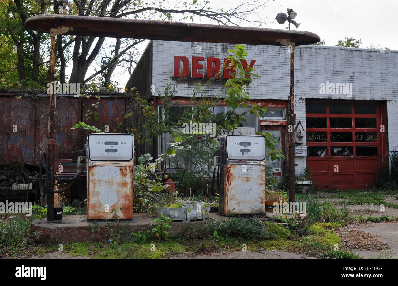 Derby gas station sign hires stock photography and images Alamy