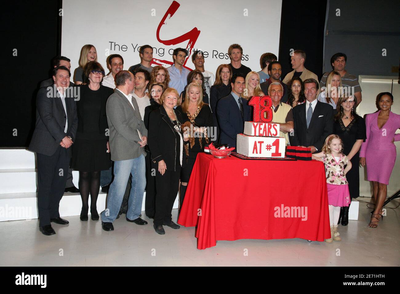 'All the cast of 'The young and the restless' celebrates 18 years on Number 1 on US TV on CBS ; Melody Thomas Scott, Lauralee Bell, Christian Leblanc, Tracey Bregman, Michelle Stafford, Kristoff St John, Ted Shackelford, Adrienne Frantz, Vincent Irizzari, Peter Bergman, Thad Luckinbill etc ... In Los Angeles, CA, USA, on January 8, 2007. Photo by Denis Guignebourg/ABACAPRESS.COM' Stock Photo