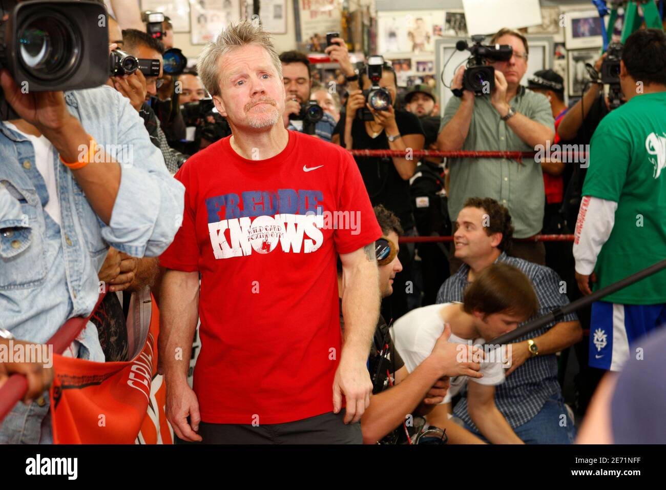 Head trainer Freddie Roach watches as Manny Pacquiao of the Philippines warms up for a workout at the Wild Card Boxing Club in Los Angeles, California, November 4, 2009. Pacquiao will challenge WBO welterweight champion Miguel Cotto of Puerto Rico for the title at the MGM Grand Garden Arena on November 14. REUTERS/Las Vegas Sun/Steve Marcus (UNITED STATES SPORT BOXING) Stock Photo