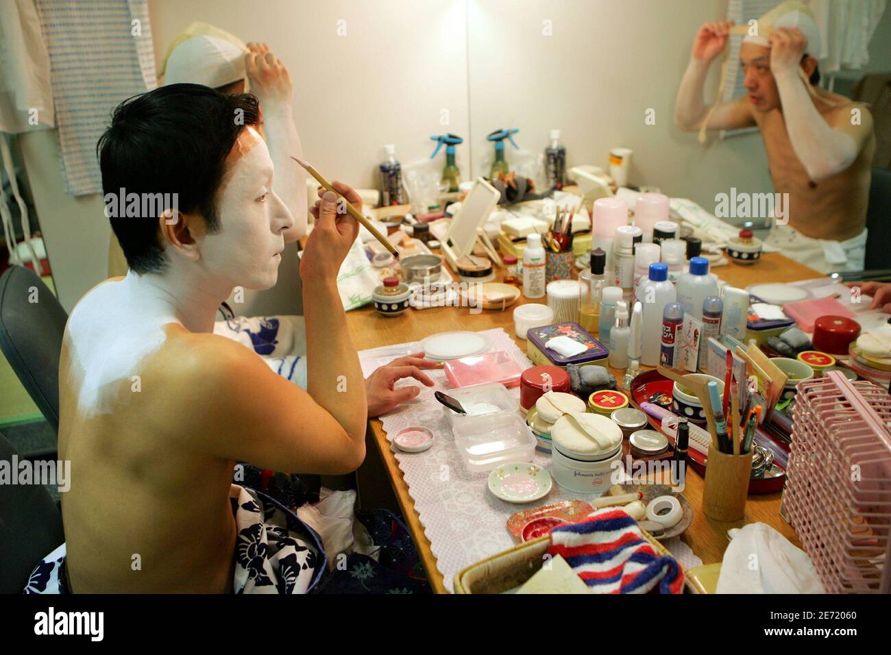 Photo Taken 04feb06 Kabuki Actor Kyoshi Nakamura Who Plays Female Roles Puts On Make Up For At A Backstage Dressing Room In Tokyo February 4 2006 Kabuki Meaning Sing Dance Skill