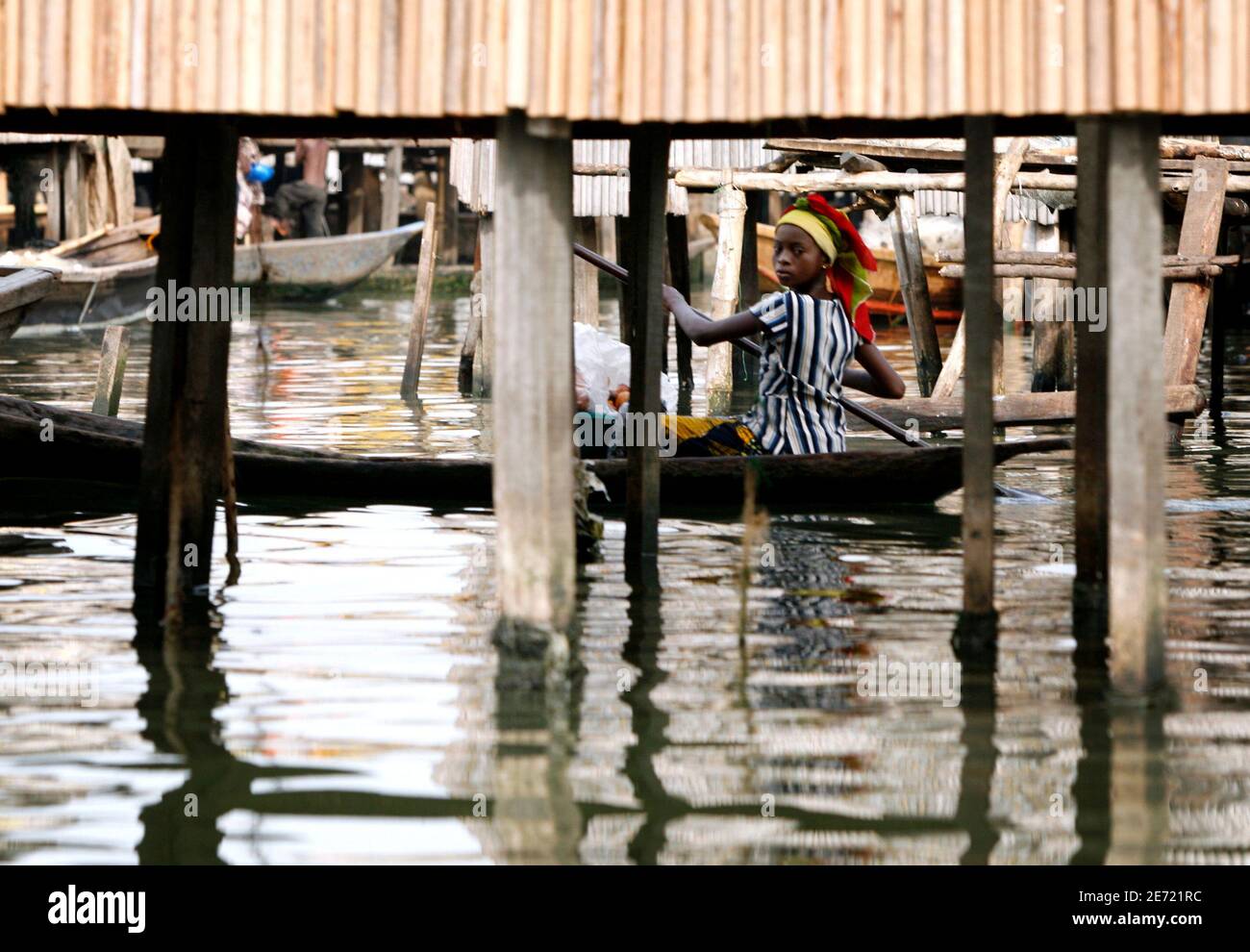 Nigeria Canoe High Resolution Stock Photography and Images Alamy