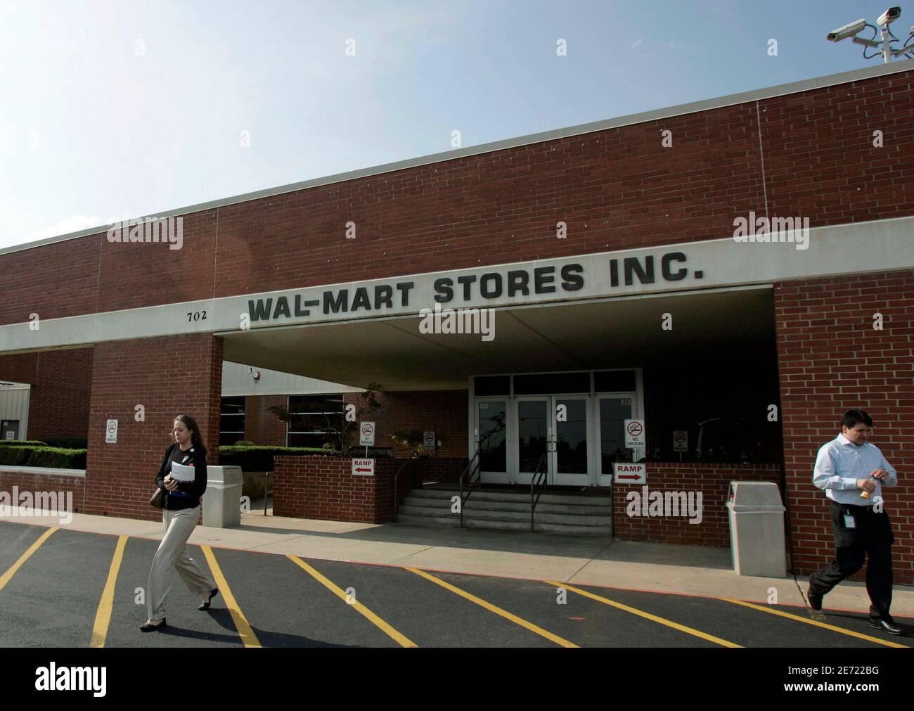 Wal mart stores bentonville hires stock photography and images Alamy