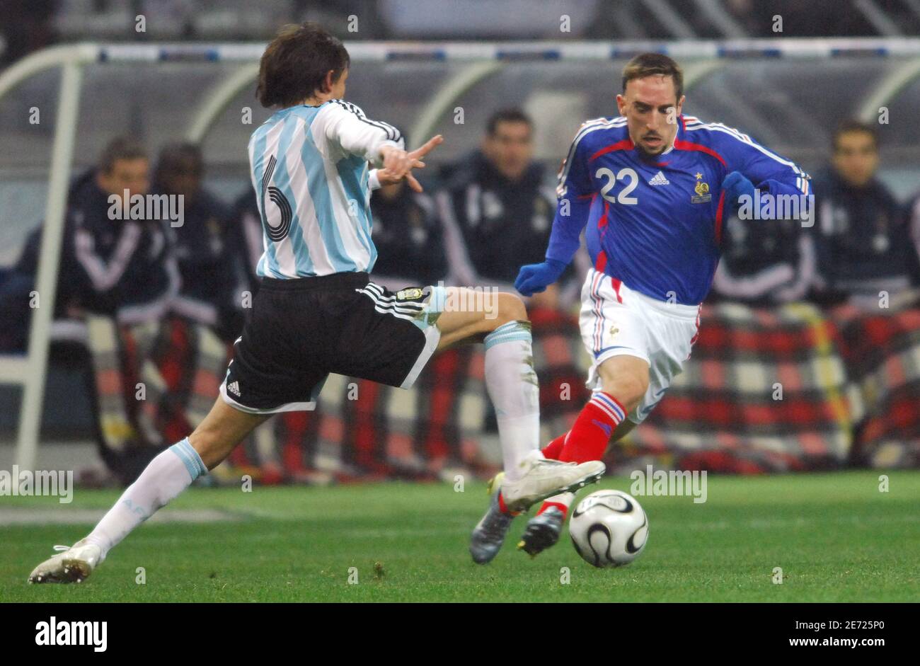 France's Franck Ribery and Argentina's Gabriel Heinze battle for the ball during the international friendly match, France vs Argentina at the stade de France, in Saint-Denis, near Paris, on February 7, 2007. Argentina won 1-0. Photo by Gouhier-Taamallah/Cameleon/ABACAPRESS.COM Stock Photo