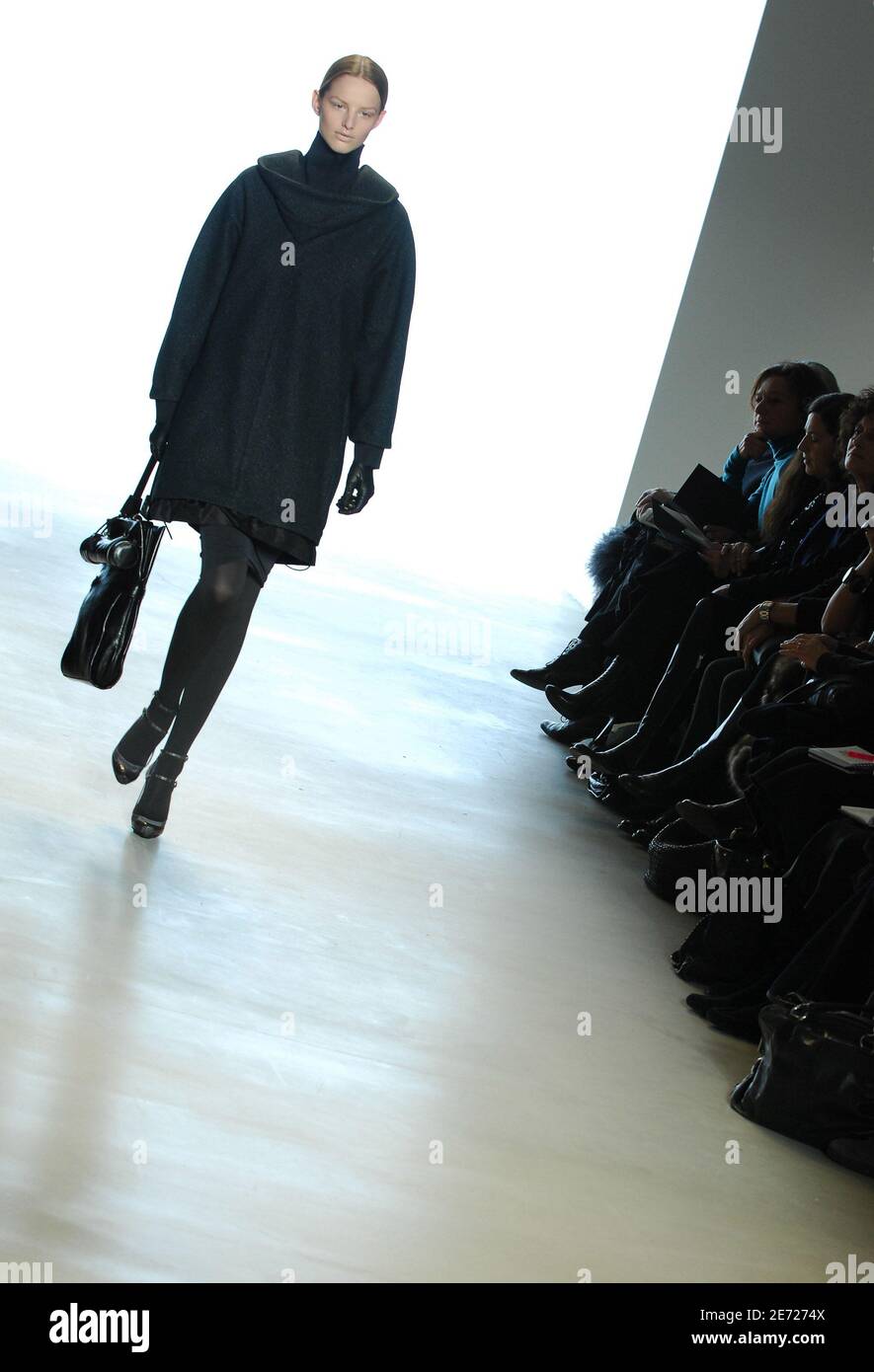 Model Carmen Kass backstage the Calvin Klein Fall 2004 Fashion Show at Milk  Studios in New York City on February 12, 2004. Photo by S. Vlasic/ABACA  (pictured: Francisco Costa Stock Photo - Alamy