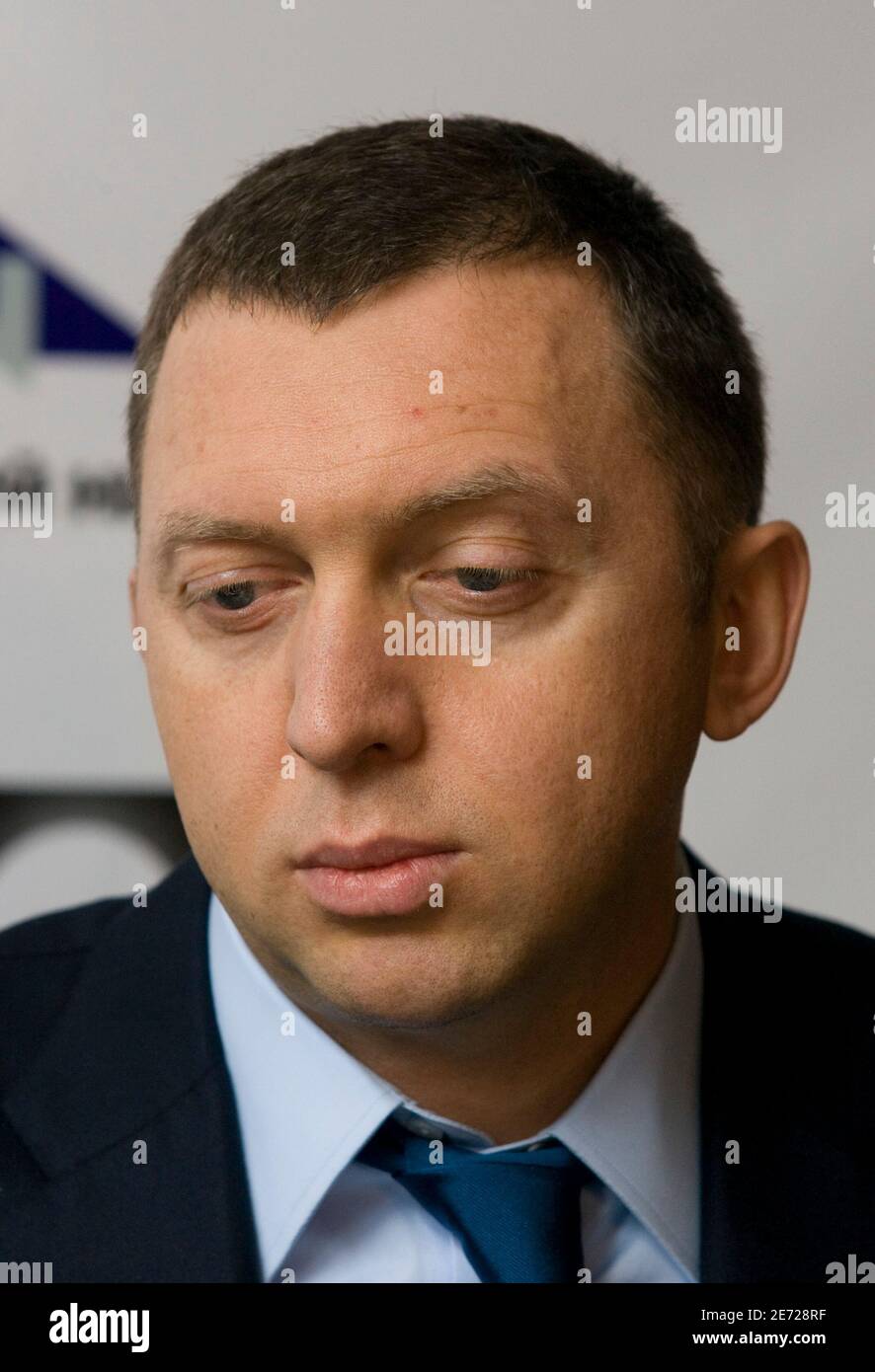 UC RUSAL majority owner Oleg Deripaska attends a news conference in Moscow November 25, 2008. Norilsk Nickel's rival shareholders agreed on Tuesday to resolve a management dispute and postpone any talk of a merger with one-quarter owner United Company RUSAL for three years. Norilsk Chairman Vladimir Potanin said neither he nor Deripaska would stand for election to Norilsk's board at an extraordinary meeting scheduled for Dec. 26. REUTERS/Sergei Karpukhin (RUSSIA) Stock Photo