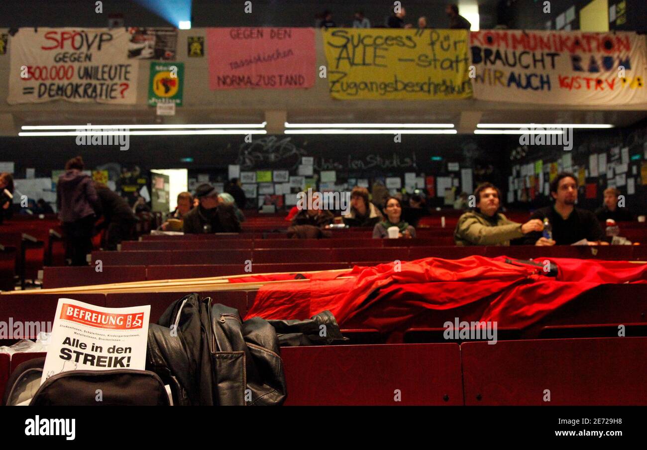 Students stage a sit-in after seizing the Auditorium Maximum of Vienna's main university as they protest against Austria's Science Minister Johannes Hahn's plans for access restrictions and tuition fees for Austrian universities in Vienna November 5, 2009.   REUTERS/Leonhard Foeger  (AUSTRIA POLITICS EDUCATION SCI TECH CONFLICT) Stock Photo