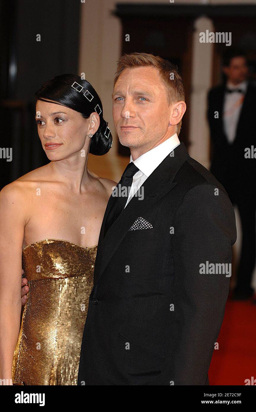 Daniel craig and wife hi-res stock photography and images - Alamy
