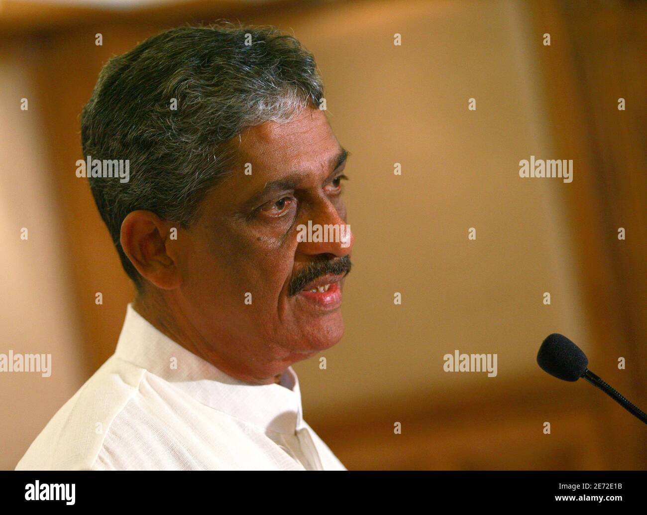 Retired Army Commander General Sarath Fonseka speaks to reporters about the recently concluded presidential elections in Colombo February 1, 2010. Fonseka, Sri Lanka's losing presidential candidate on Saturday vowed protests against what he said was his stolen victory and accused the government of removing his personal security as part of an 'indirect assassination attempt.' REUTERS/Dinuka Liyanawatte (SRI LANKA - Tags: POLITICS ELECTIONS) Stock Photo