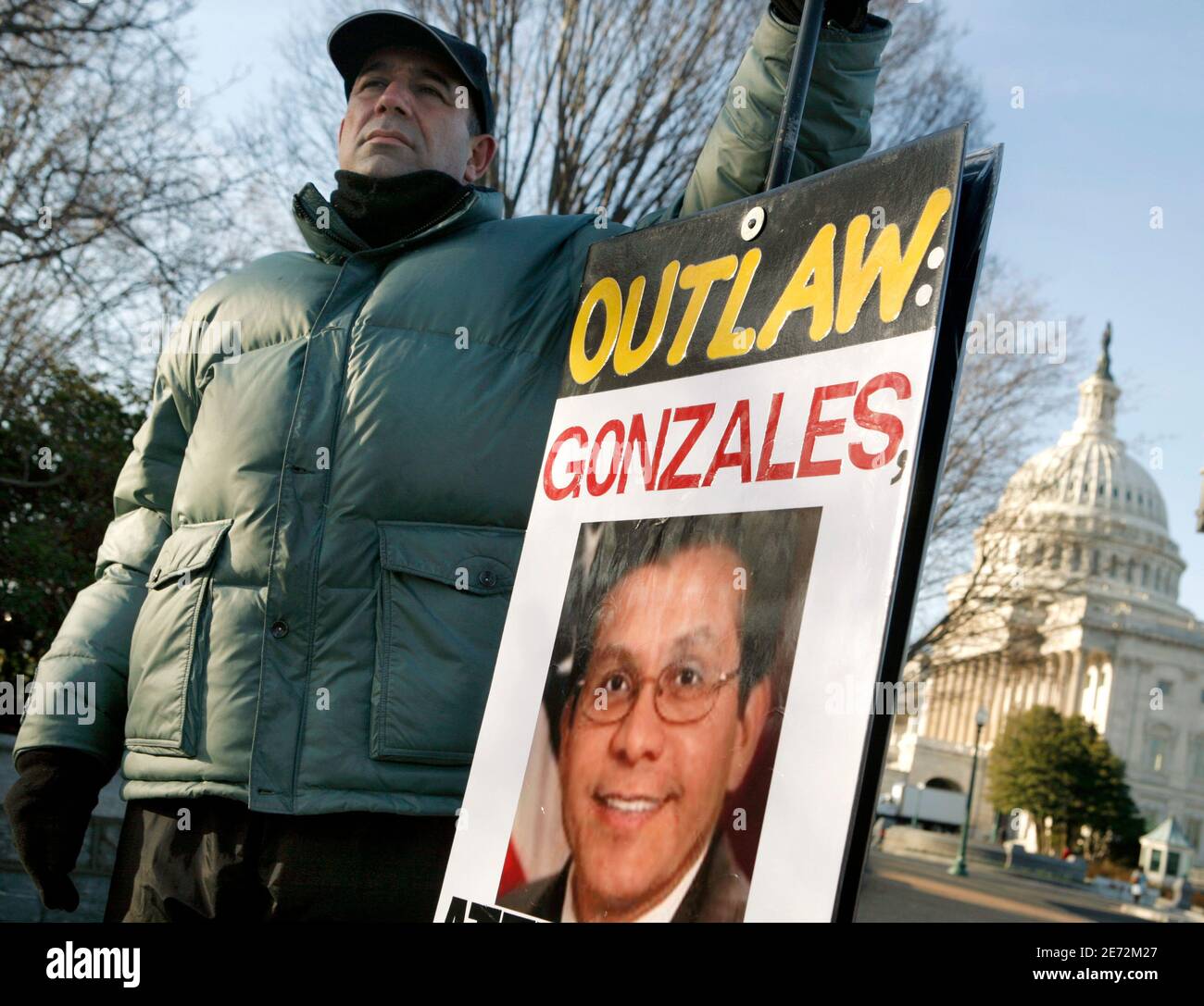 Protestor Farhad Khoiee-Abbasi calls for the firing of U.S. Attourney General Alberto Gonzales on Capitol Hill in Washington, March 19, 2007.     REUTERS/Jim Young  (UNITED STATES) Stock Photo