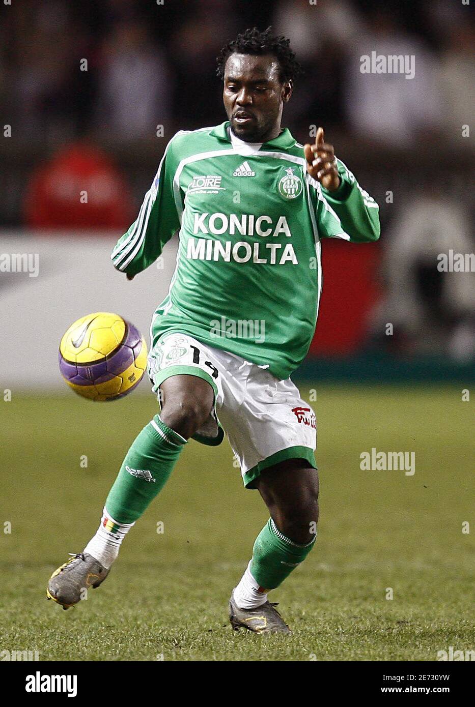ASSE's Pascal Feindouno in action during the French first league football  match Paris Saint-Germain vs AS Saint-Etienne at the Parc des Princes  stadium in Paris, France, on February 25, 2007. ASSE won