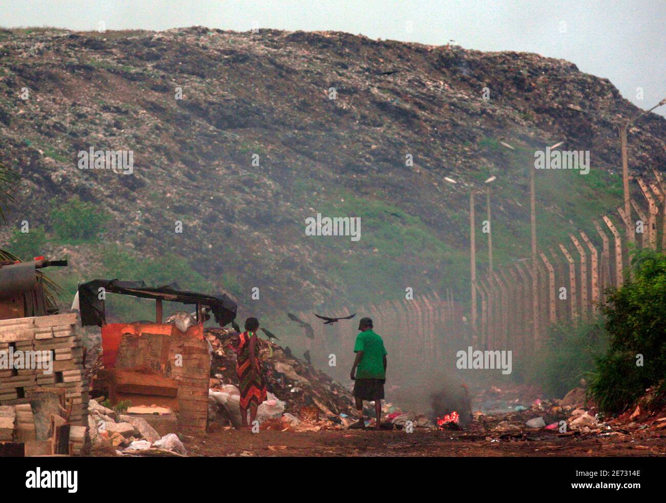 Landfill site lankan hires stock photography and images Alamy