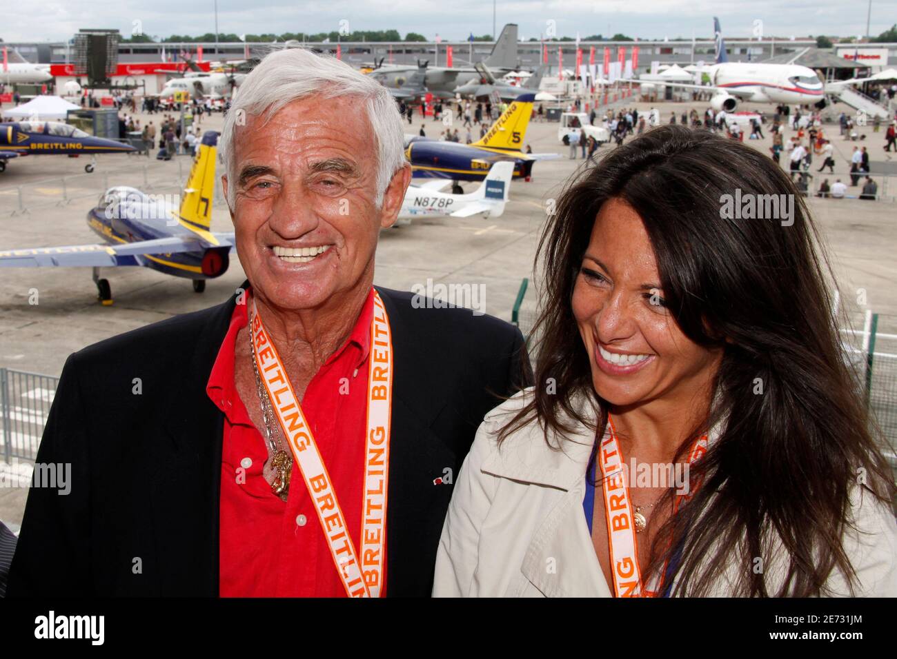French actor Jean-Paul Belmondo (L) attends the 48th Paris Air Show at the  Le Bourget airport near Paris June 18, 2009. REUTERS/Pascal Rossignol  (FRANCE TRANSPORT BUSINESS ENTERTAINMENT Stock Photo - Alamy