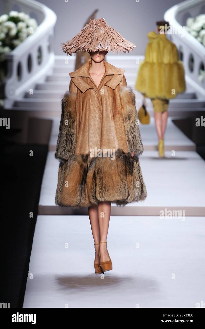 A model walks the runway at the John Galliano Ready to Wear News Photo -  Getty Images