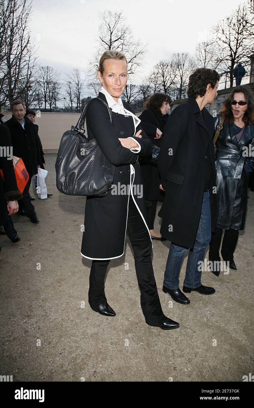 French model Estelle Lefebure attends Celine Fall-Winter 2007-2008  Ready-to-Wear collection show at the Jardin des Tuileries in Paris, France,  on March 1, 2007. Photo by Guignebourg-Khayat-Taamallah/ABACAPRESS.COM  Stock Photo - Alamy