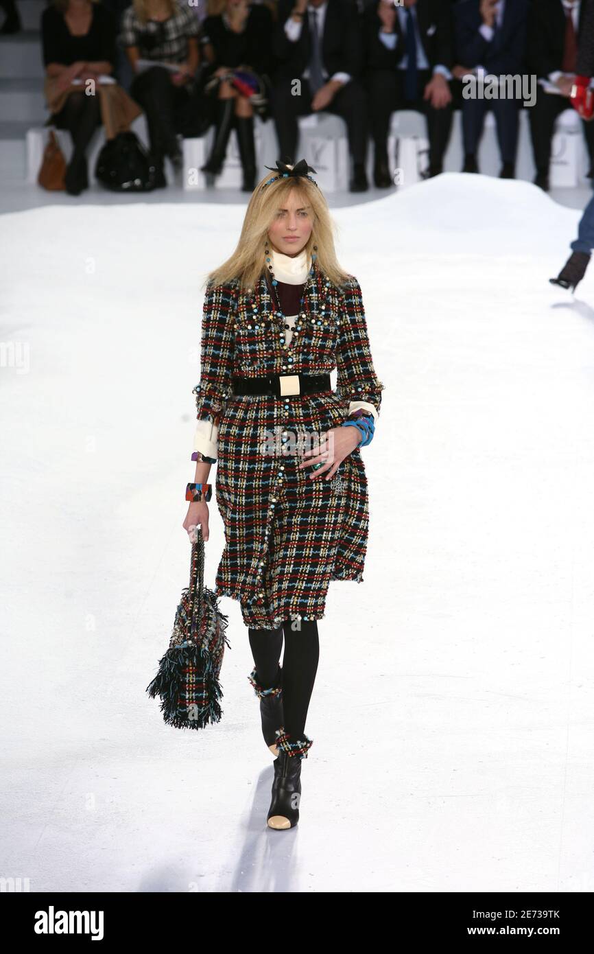 Chanel Fall-Winter 2007-2008 Ready-To-Wear Runway - Paris Stock Photo -  Alamy