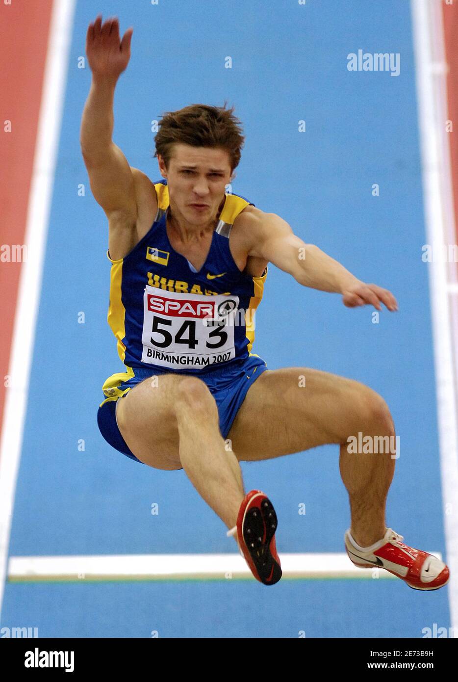 Mens long jump qualification hi-res stock photography and images - Alamy