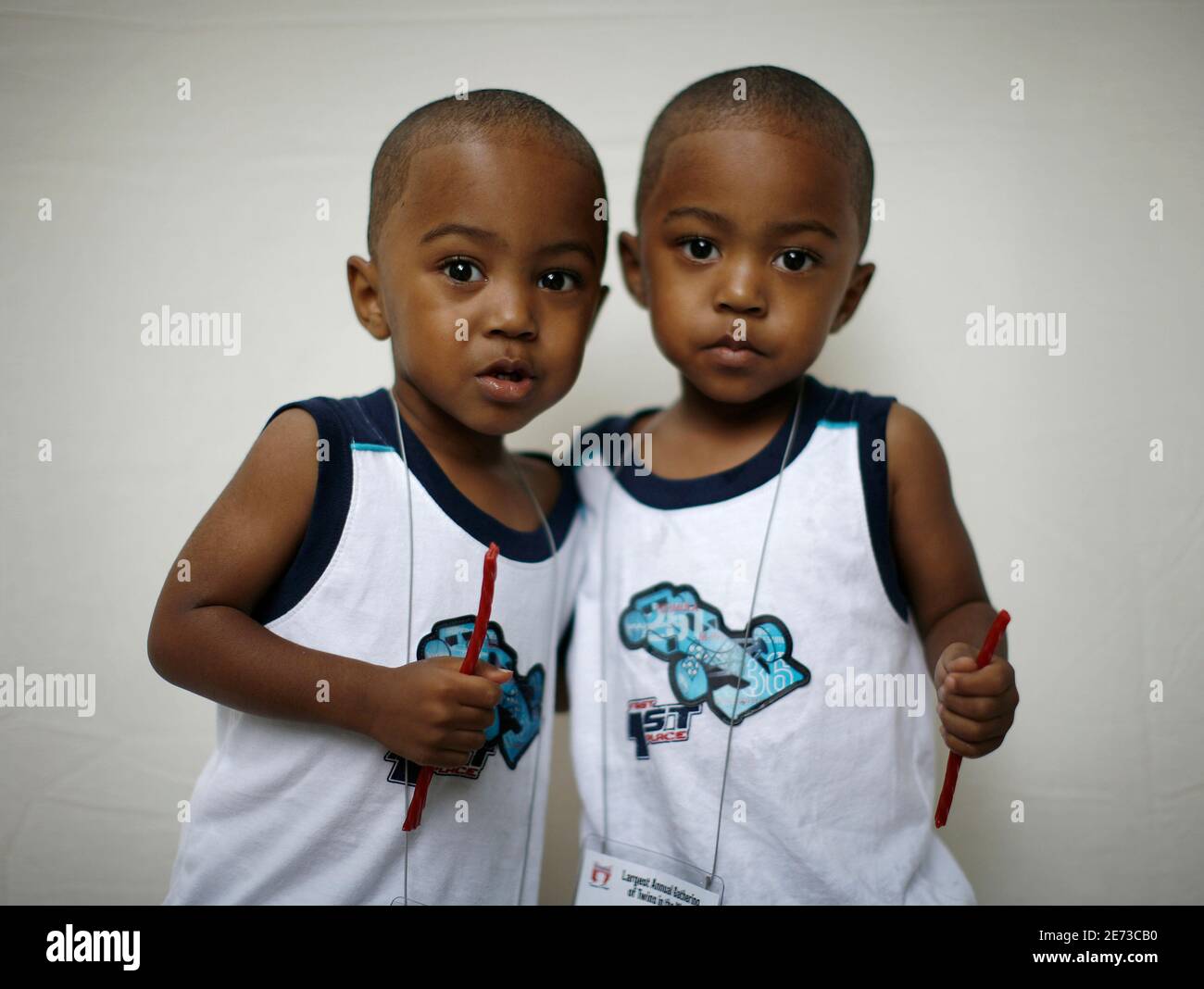 Non Identical Twins High Resolution Stock Photography And Images Alamy Non Identical Twins High Resolution Stock Photography And Images Alamy